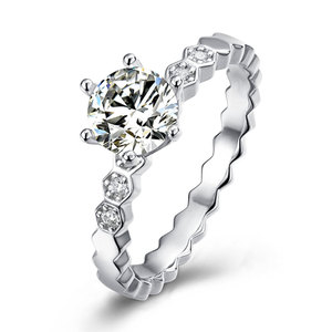 Anillo de diamante de moissanita de 1 quilate en forma de panal de seis garras de diseño de gama alta para mujer de plata esterlina S925 - Product Image 1