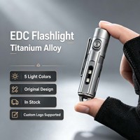Senter Mini EDC Ultra-tipis Berbahan Titanium Alloy Isi Ulang Kelas Atas dengan Lampu LED Tiga Warna dan Gantungan Kunci