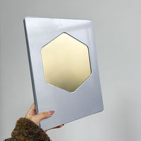 Plaque de récompense en aluminium argenté en gros avec miroir hexagonal doré, plaques de récompense en bois pour événements d'anniversaire MH-MJ0545