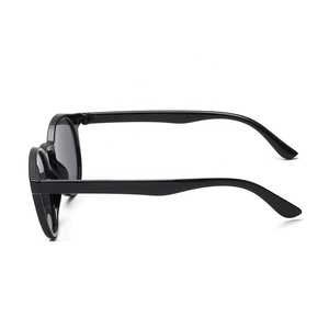 Gafas de Sol de protección Nueva <span class=keywords><strong>moda</strong></span> Marco de lujo de las mujeres lente polarizada espejo UV 400 Gafas del sol para hombre y mujer - Product Image 2