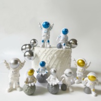 Großhandel PVC Astronaut Statue Kuchen Dekoration Kinder Geburtstags torte Topper Weltraum Party Supplies
