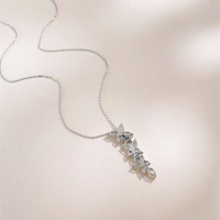 Collana da Donna Delicata in Oro Bianco 18K con Diamanti Coltivati in Laboratorio, Design Unico e Elegante a Goccia, Regolabile, per Clavicola