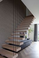 Escalier à poutre unique CBMmart, intérieur, en métal, avec corde, garde-corps en verre, design en marbre, avec plans 3D