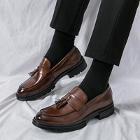 Nouvelles Chaussures Décontractées Habillées pour Hommes, en Cuir Respirant, Mocassins à Pompons, Confortables pour le Bureau Quotidien, Motif Rayé, Toutes Saisons
