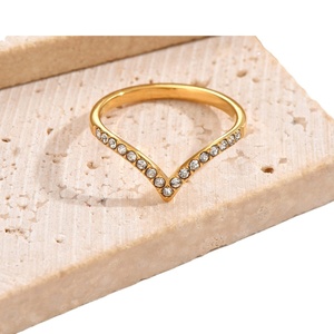 แหวนแต่งงานสแตนเลสสตีลดีไซน์ใหม่ทันสมัยประดับเพชรทรงกลมสำหรับผู้หญิง ขายส่ง - Product Image 5