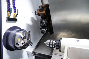 Máquina de centro de torneado y fresado CNC de torreta de 12 estaciones personalizada de servicio pesado para operaciones de molino y <span class=keywords><strong>torno</strong></span> - Product Image 4