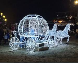 Carriage Outdoor Silhouette Light - Connectable <b>LED</b> Motif with Curtain & <b>Net</b> Lights Display - Product Image 1