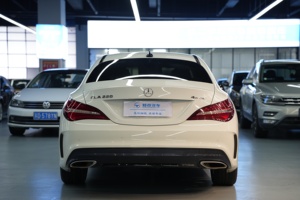 Mercedes-Benz <span class=keywords><strong>CLA</strong></span>-Class Facelift 2017 <span class=keywords><strong>CLA</strong></span> <span class=keywords><strong>220</strong></span> 4MATIC Berline compacte 4 portes 5 places Conduite à gauche Turbo Automatique 7G-DCT 135kW - Product Image 6