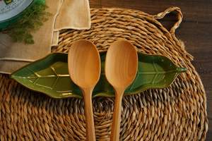 ช้อนไม้ทำมือสำหรับทำอาหารในครัว ใช้คน ผสม และเสิร์ฟ ผลิตจากไม้ธรรมชาติที่เป็นมิตรต่อสิ่งแวดล้อม สำหรับใช้ในชีวิตประจำวัน - Product Image 3