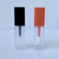 Tube à lèvres vide transparent personnalisé en plastique de 8 ml avec applicateur, tube carré pour rouge à lèvres liquide sérigraphié avec capuchon à vis rouge