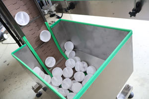 Fully Automatic Plastic Pet Press Jar Automatic Pet Bottle <strong>Capping</strong> <strong>Machines</strong> Capper Wine Bottle <strong>Cap</strong> <strong>Cap</strong> Press <strong>Machine</strong> - Product Image 4