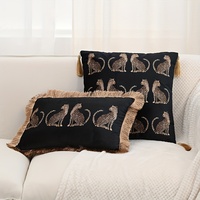 Housse de coussin décorative en velours imprimé léopard avec pompons, motif léopard