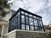 Véranda moderne personnalisée en aluminium avec toit vitré, serre et véranda
