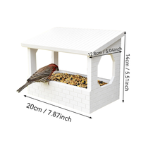 Mangeoire à oiseaux murale en plastique durable, en forme de maison, avec plateau ouvert facile à remplir, toit incliné et panneaux en maille pour jardin, cour arrière, terrasse