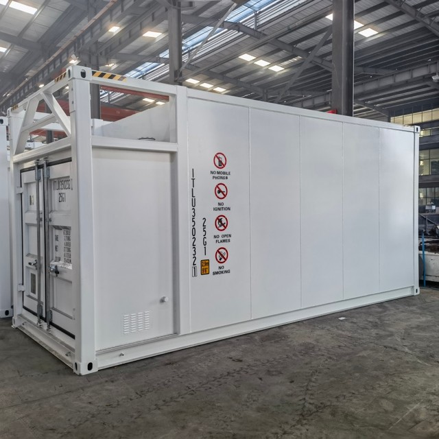 Gas Station Mobile Fuel Tank & Container Carbon Steel Painted Finish 1 Year Warranty