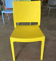 Restaurant Mobilier Moderne de Designer Blanc Vente de Gros Prix Pas Cher Chaise Plastique PP Chaise de Salle à Manger de Café