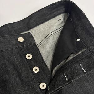 ผู้ผลิตกางเกงยีนส์ Disai ประเทศจีน รับผลิตแบบ OEM กางเกงยีนส์เดนิมทรงแบ็กกี้สีดำดิบ ผ้าดิบขอบดิบ แต่งหนังแท้ 18 ออนซ์ สำหรับใส่ทุกวัน - Product Image 5