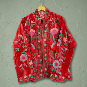 Chaqueta Kimono de Terciopelo Rojo Estilo Vintage Indio con Bordado Floral, Chaqueta Suzani Hecha a Mano con Trabajo Crewel, Abrigo para Mujer - Product Image 1