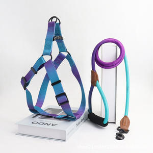 新品INS猫犬ペット用グラデーションカラーウェアピュアブラックフォームソーンレザーハンドルチェストハーネスとリーシュリード2ピースセット - Product Image 1