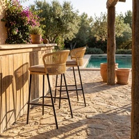 Tabouret de bar en rotin tressé de style nordique moderne, avec structure en métal noir et coussin, pour îlot de cuisine, restaurant, café