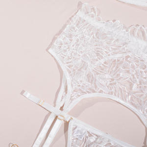 Ensemble de <span class=keywords><strong>Lingerie</strong></span> Blanche Brodé 4 Pièces en Dentelle Florale Transparente : Soutien-Gorge, Porte-Jarretelles, Bas Cuissardes – <span class=keywords><strong>Lingerie</strong></span> de Mariée - Product Image 6