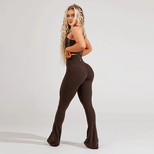 Legging kiygan seksual qiz egilib Legging kiygan seksual qiz egilib