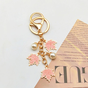 Nouveau design Porte-clés en métal 3D Feuille d'érable canadienne, émail goutte d'huile, perle, accessoires de sac - Product Image 5