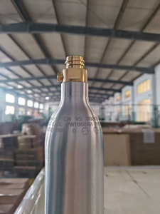 Portable Soda Maker 0.6L Co2 <span class=keywords><strong>Bouteille</strong></span> En Aluminium 360g/400g/425g/<span class=keywords><strong>450g</strong></span> Co2 Cylindre pour Soda Machine - Product Image 3
