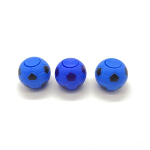 Mini ballon de football en plastique, jouet amusant pour jouer à la main, vente en gros, bobines - Product Image 3