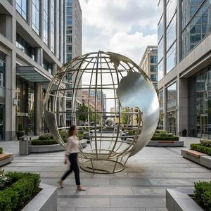 Escultura de Esfera con Mapa del Mundo, de Acero Inoxidable Pulido con Acabado Espejo, Diseño Moderno con Recortes, para Decoración de Jardín, Parque o Plaza - Product Image 3