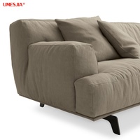 Canapé Tribeca Luxe Italien en Tissu Gris avec Plumes Canapé Moderne Salon Luxe Canapé d'Angle Modulable Pieds en Métal