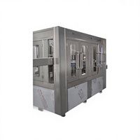 Machine de remplissage automatique trois-en-un pour la production de boissons en bouteille d'eau minérale en Chine 100 kg