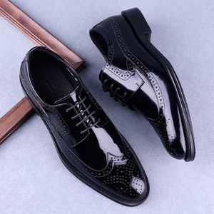 รองเท้าหนังวัวแท้แบบ Brogue พร้อมพื้นกันลื่นและพื้นรองเท้าด้านในที่นุ่มสบาย รองเท้าทางการสำหรับผู้ชาย - Product Image 2