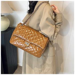 Bolso de hombro informal de gran capacidad para mujer y niña con logotipo de impresión personalizado estilo de temporada de otoño e invierno - Product Image 3