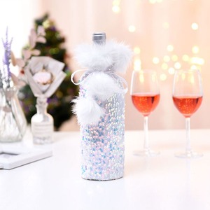 Nuevas decoraciones navideñas transfronterizas, fundas para botellas de vino con lentejuelas estilo europeo y americano, fundas de felpa para botellas de vino con diseño de lápiz labial. - Product Image 2