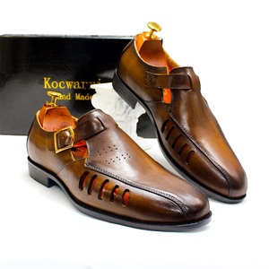 Sandales plates d'été en <span class=keywords><strong>cuir</strong></span> à bout fermé pour hommes, sandales de marque personnalisées pour <span class=keywords><strong>adulte</strong></span>, antidérapantes, pantoufles d'extérieur décontractées - Product Image 1