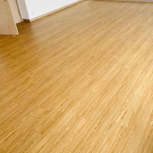 Plancher en vinyle de style bois à clic imperméable pour intérieur, pour appartement et salle de sport - Product Image 1