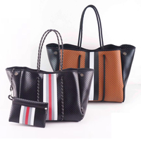 Style personnalisé fait à la main texture marbrée perforé sac de plage en néoprène de mer fourre-tout sac à main sacs d'été en néoprène pour femmes
