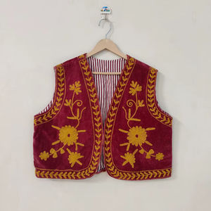 Chaqueta Bomber Corta de Invierno, Reversible, Transpirable, Ecológica, Bordada con Diseño Suzani de Terciopelo Estilo Boho - Product Image 1