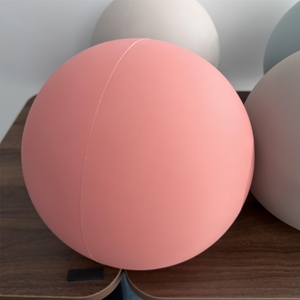 Pelota de Yoga y Pilates Inflable de PVC Antideslizante de Alta Calidad con Logotipo Personalizado de 20cm-25cm y 300g para Estudio de Pilates - Product Image 3
