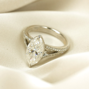 Bague de fiançailles en argent sterling S925 plaqué rhodium, taille marquise, moissanite D VVS, bague de mariage de luxe pour les occasions de fête - Product Image 1