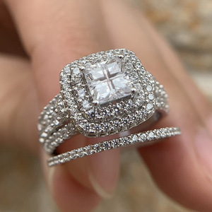 Set di Anelli Geometrici Quadrati per Coppie, Elegante Gioiello da Donna per Matrimoni e Feste, Idea Regalo - Product Image 1