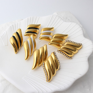 BOYI 100 Designs Bijoux de mode en acier inoxydable plaqué or inaltérable, boucles d'oreilles pendantes géométriques et puces d'oreilles - Product Image 3