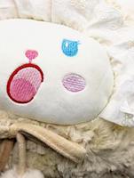 Housse de bouteille d'eau chaude en peluche mignonne à motif de dessin animé avec volant en dentelle pour le confort hivernal et le soulagement des douleurs menstruelles