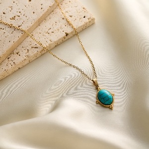 Collana con Ciondolo Ovale Turchese da Donna, Placcata Oro 18K, in Acciaio Inossidabile, con Cornice a Bussola, Gioiello da Clavicola, Regalo, Vendita all'Ingrosso - Product Image 4