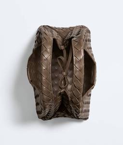 Bolso de hombro Bottega BV Travel Campana con silueta archivable en suave piel Intrecciato con cierre de lazo Veneta - Product Image 3