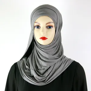 Pemasok Pabrik Kaus Berkualitas Tinggi Selendang Katun Fashion Warna Panas Jersey Wanita Muslim Syal Jilbab Katun dengan Batu