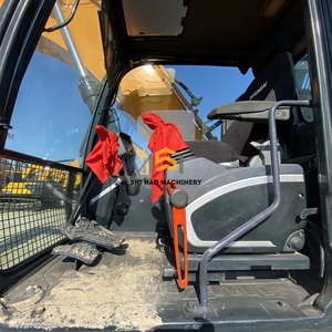 รถขุดไฮดรอลิกขนาดกลาง KOMATSU PC220 22 ตัน เครื่องยนต์ ปั๊ม และมอเตอร์ ยี่ห้อญี่ปุ่น สำหรับงานก่อสร้างโครงสร้างพื้นฐาน - Product Image 3