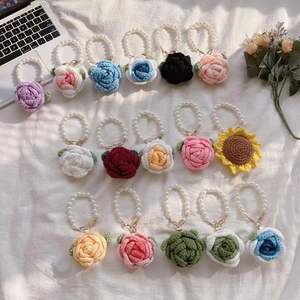Gran oferta, llavero con gancho de girasoles de flor <span class=keywords><strong>rosa</strong></span> de <span class=keywords><strong>Camelia</strong></span> pequeña, cadena de perlas hecha a mano de punto de ganchillo para regalo de novia, bolsa bonita - Product Image 1