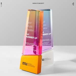 Trofeo de Cristal de Aleación de Aluminio con Gradiente de Color Grabado, Ecológico, de Alta Gama, Personalizable y Creativo, para Ganadores de Concursos - Product Image 1